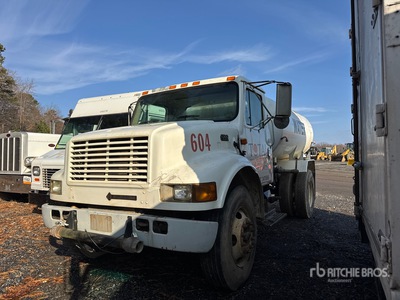 2001 International 4700 4x2 Wassertank-Lkw