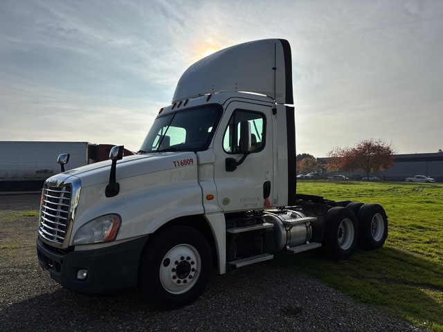 2017 Freightliner CA125DC 6x4 T/A Day Cab Truck Tractor