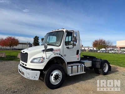 2015 Freightliner M2106 4x2 تراكتور شاحنة (أحادي المحور)