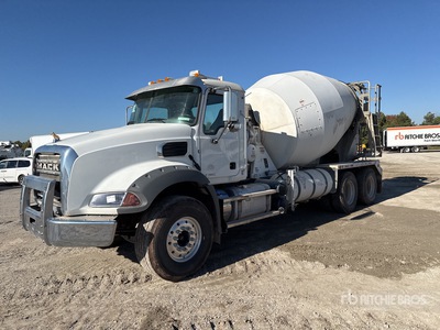 2025 Mack GR64B 6x4 Camion hormigonera