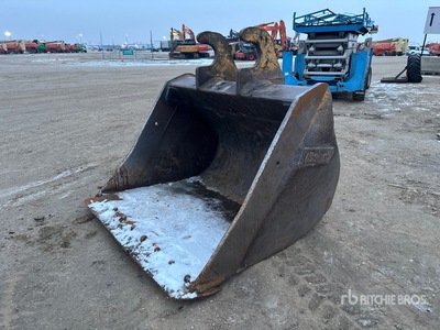 Brandt 72 in Q/C Cleanup Excavator Bucket - Fits John Deere 350D