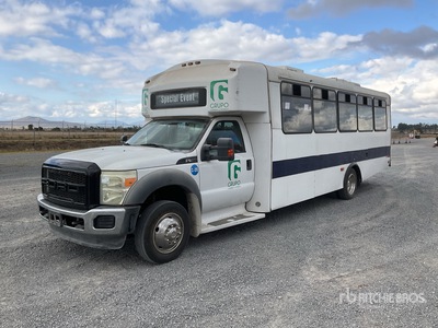 2011 Ford F-550 4x2 30-Seat Camion Chasis Cabina / Bus