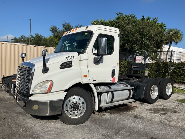 2012 Freightliner Cascadia 113 6x4 T/A Day Cab Truck Tractor