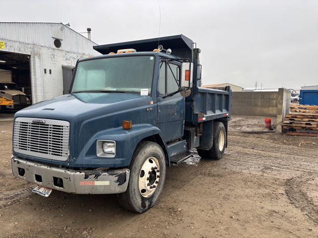 2001 Freightliner FL 70 4x2 S/A Dump Truck