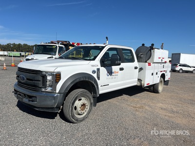 2019 Ford F-450 XL 4x2 Crew Cab Camión Cisterna de Combustible