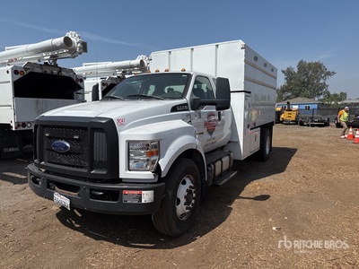 2017 Ford F-750 XL 4x2 Extended Cab Chipper Truck