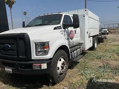 2019 Ford F-750 4x2 Extended Cab Chipper Truck
