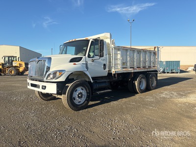 2009 International 7400 6x4 T/A Camión dumper