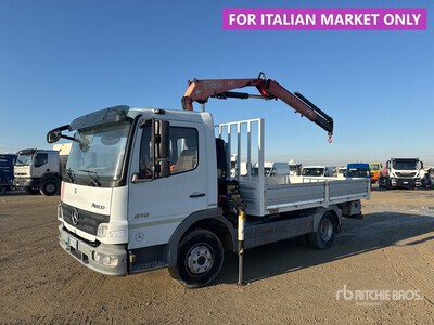 2009 Fassi F65A.23 2710 kg on 2009 Mercedes-Benz MB 818 K 4x2 Platte vrachtwagen met kraan