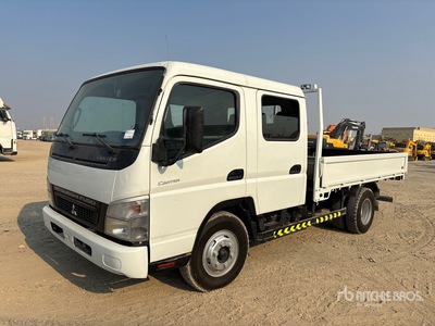 2017 Mitsubishi Canter 4x2 Crew Cab Camion à Plateau