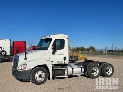 2014 Freightliner Cascadia 6x4 T/A Day Cab Truck Tractor
