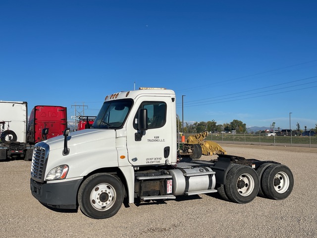 2014 Freightliner Cascadia 6x4 T/A Day Cab Truck Tractor 2014 Freightliner Cascadia 6x4 T/A Day Cab Truck Tractor