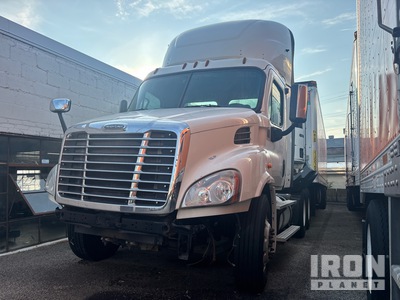 2016 Freightliner Cascadia 113 6x4 T/A Day Cab Truck Tractor