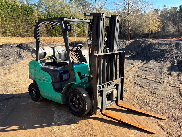 Mitsubishi FG20N 3700 lb Pneumatic Tire Forklift