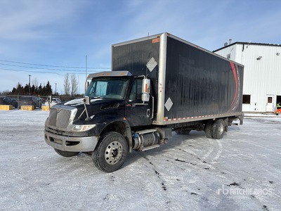 2017 International 4300 4x2 Furgoneta caja cerrada