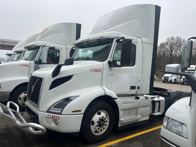 2019 Volvo 6x4 T/A Day Cab Truck Tractor (Inoperable)