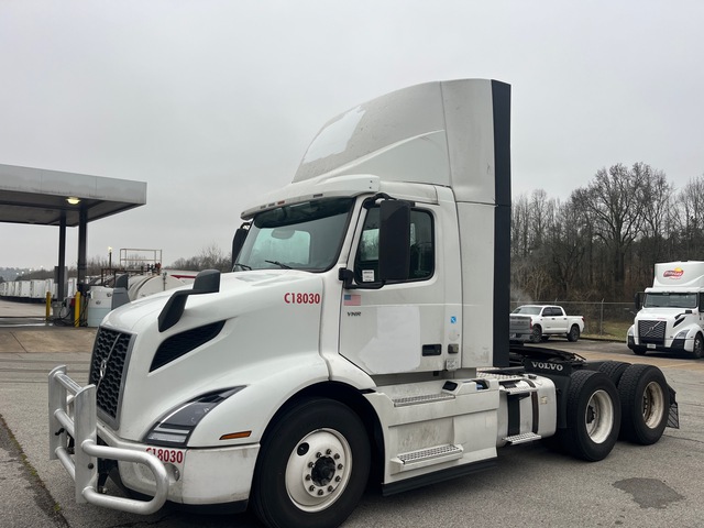 2019 Volvo 6x4 T/A Day Cab Truck Tractor