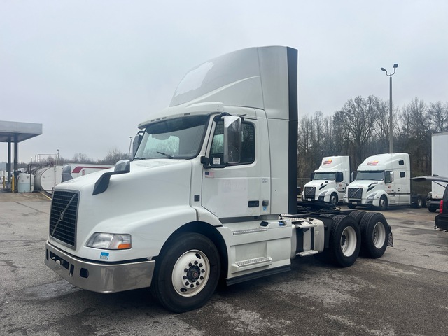 2017 Volvo 6x4 T/A Day Cab Truck Tractor
