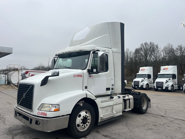 2017 Volvo 4x2 S/A Day Cab Truck Tractor