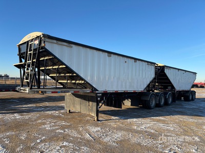 2016 Doepker 28 ft Tri/A Super B-Train Lead Belly Grain Trailer