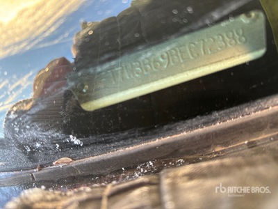 2011 Ford F-350 XLT 4x4 Crew Cab Camion à Plateau