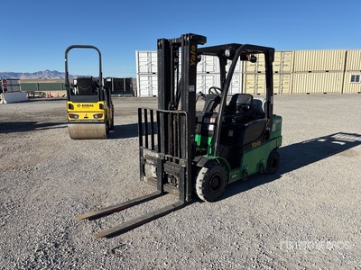 2015 Yale GTP050LX 4750 lb Pneumatic Tire Montacargas