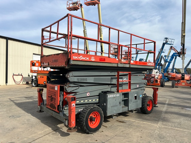 2015 Skyjack SJ9250 Dual Fuel 4x4 Scissor Lift 2015 Skyjack SJ9250 Dual Fuel 4x4 Scissor Lift