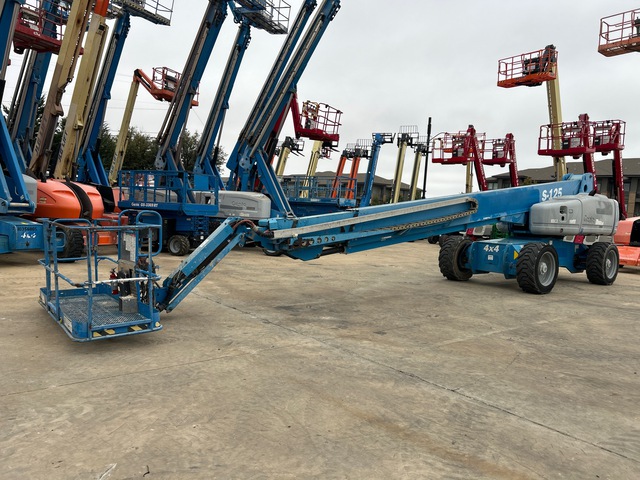 2015 Genie S-125 4WD Diesel Telescopic Boom Lift