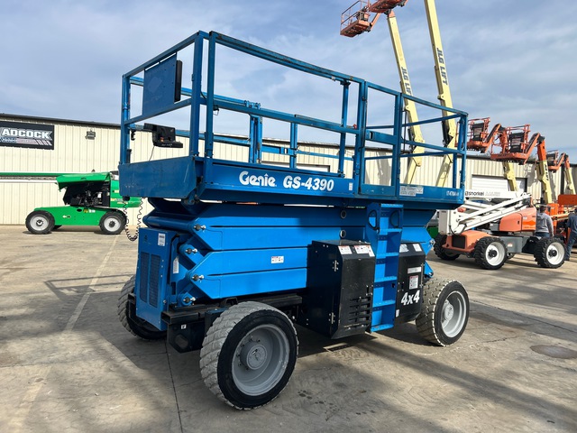 2016 Genie GS-4390 Dual Fuel 4x4 Scissor Lift