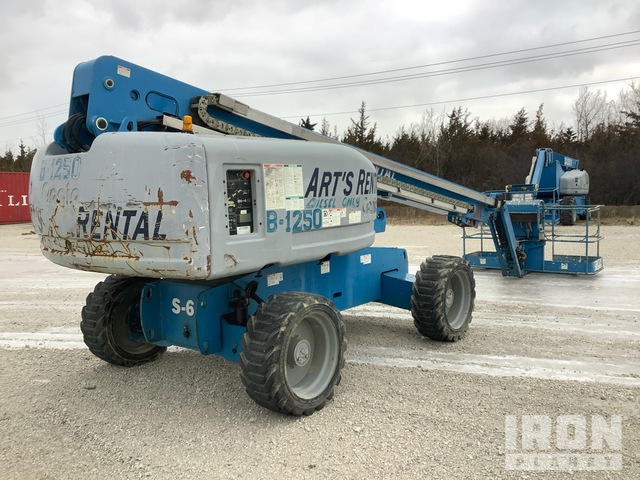 ELEVADOR TELESCóPICO 2013 GENIE 4WD S65