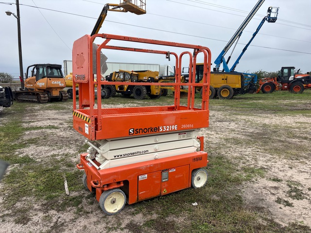 2017 Snorkel S3219E Scissor Lift