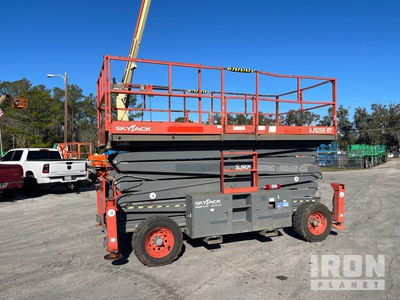 2014 SKYJACK SJ9250RT Diesel 4x4 Hebebühne