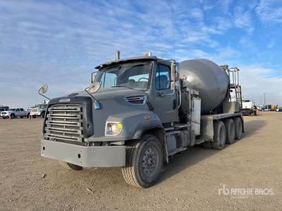 2013 Freightliner 8x6 Single Steer Tridrive Mixer Truck