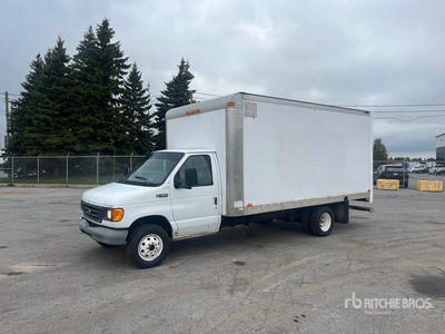 2004 Ford E-450 4x2 Van Truck