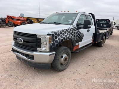 2018 Ford F-350 XL 4x4 Extended Cab Flatbed Truck
