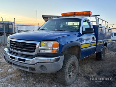 2003 GMC Sierra 2500HD 4x2 Utility Truck (Inoperable)