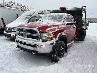 2012 Ram 5500 4x4 Camión con pala para nieve (Inoperable)