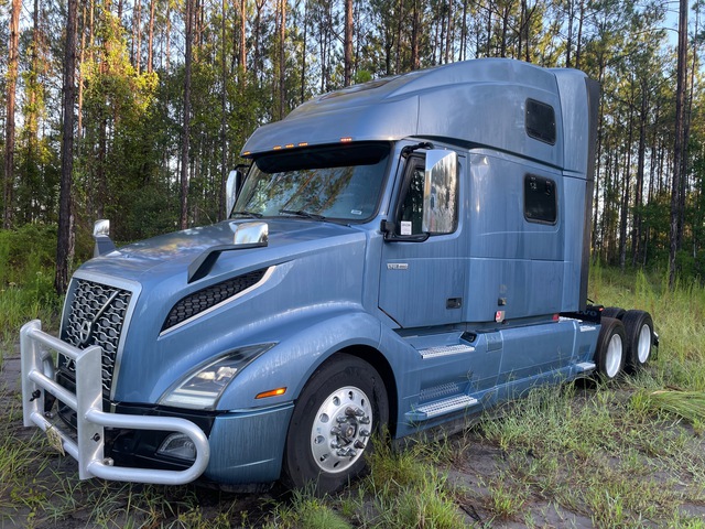 2019 Volvo VNL860 6x4 T/A Sleeper Truck Tractor