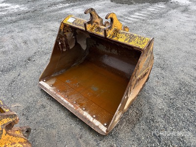 48 in Q/C Cleanup Excavator Bucket - Fits John Deere 85G