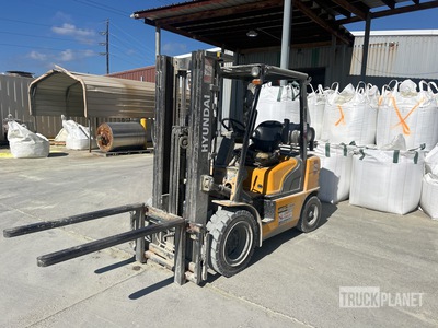 2012 Hyundai 30L-7A 5620 lb Pneumatic Tire Wózek widłowy
