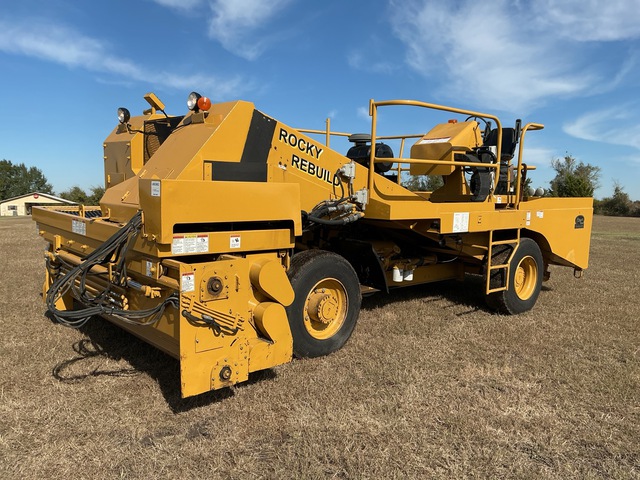 2000 Etnyre  Chip Spreader