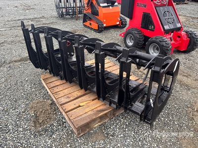 2025 GIYI 72 in Log Skid Steer Grapple (Unused)