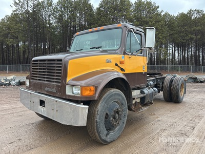 2001 International 4700 4x2 S/A Day Cab Truck Tractor