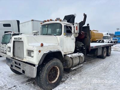 Hiab 140 AW Knuckle Boom on 1986 Mack RD688S 6x4 mobiele kraan