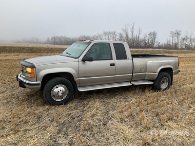 GMC 3500 SLT 4x4 Extended Cab Pickup