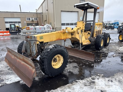 1993 Gehl MG747B Motor Grader