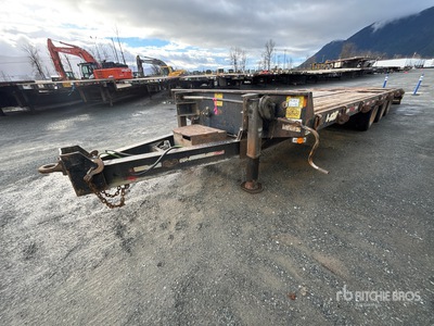 2005 BWS 24 ft Tri/A Tilt Deck Trailer