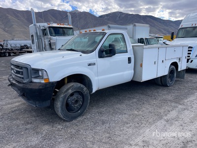 2002 Ford F-450 XL 4x2 Utility Truck (Inoperable)