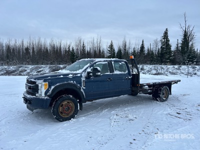 2017 Ford F-550 4x4 Crew Cab 平台トラック