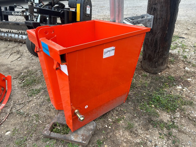Kubota L8170 3-Point Ballast Box